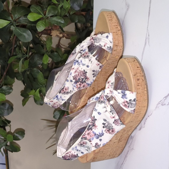 Blowfish Malibu Wedges - Picture 6 of 9